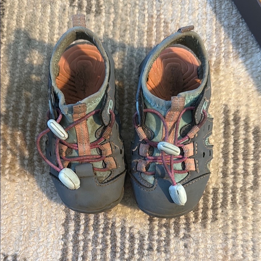 Crown vintage sports sandals sz 7